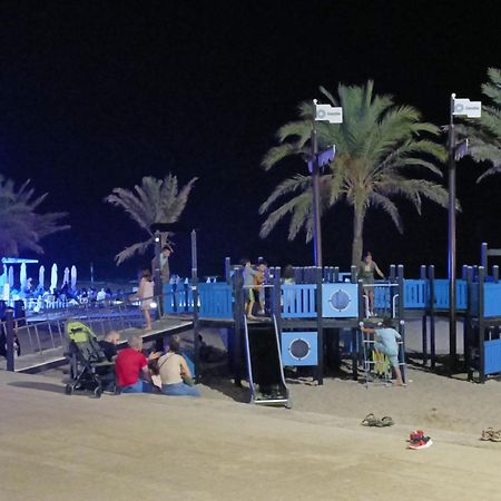 Mare De Deu, Vivienda Vacacional Para Familias Y Mayores De 25 Anos En El Grao De Gandia-Playa Playa de Gandia ภายนอก รูปภาพ