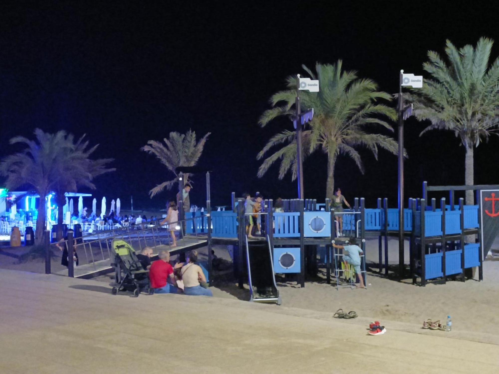 Mare De Deu, Vivienda Vacacional Para Familias Y Mayores De 25 Anos En El Grao De Gandia-Playa Playa de Gandia ภายนอก รูปภาพ