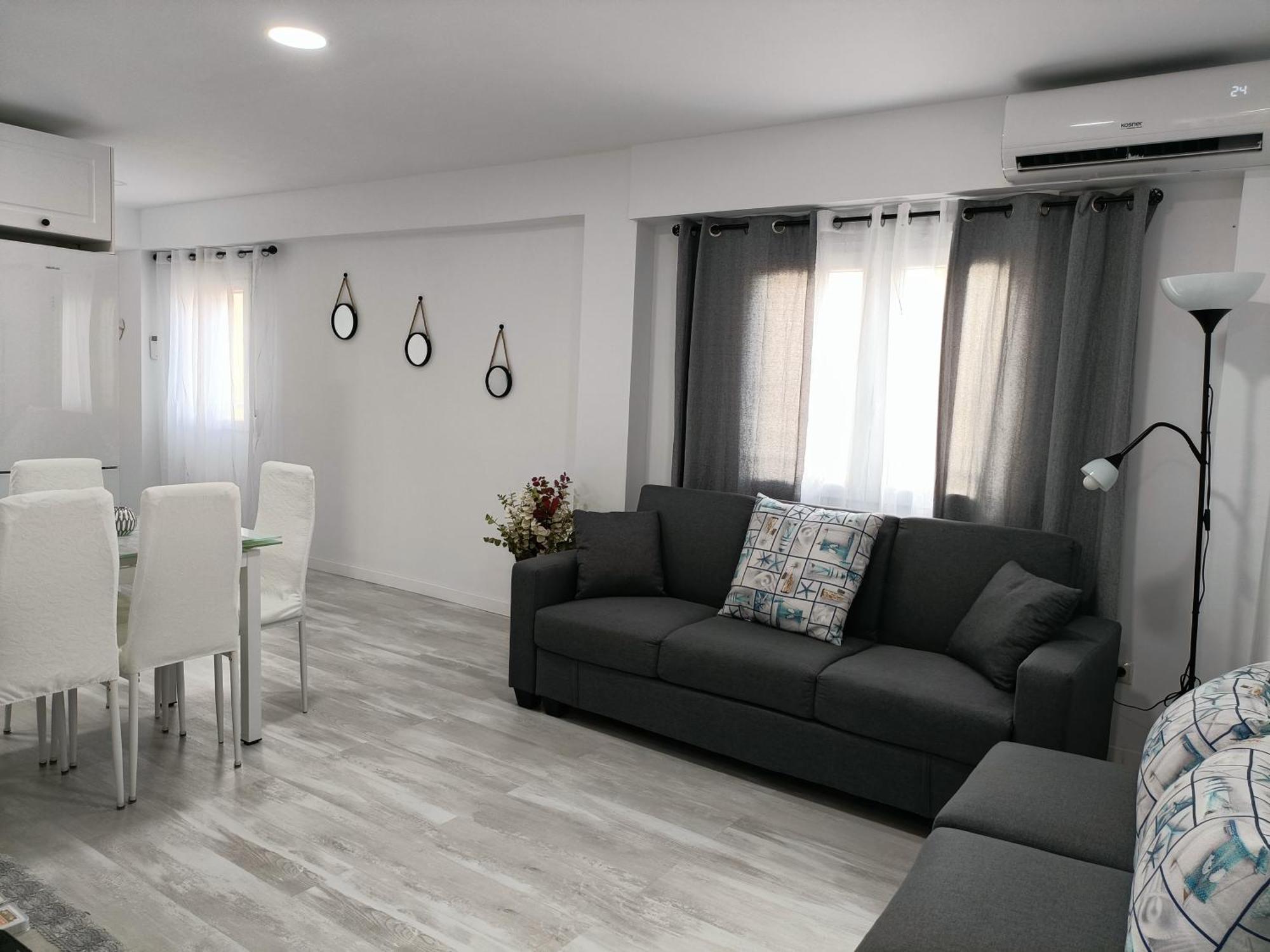 Mare De Deu, Vivienda Vacacional Para Familias Y Mayores De 25 Anos En El Grao De Gandia-Playa Playa de Gandia ภายนอก รูปภาพ
